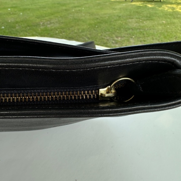 COACH Vintage Equestrian Slim Crossbody Shoulder Bag Black Leather 9802 USA Made - Picture 10 of 15